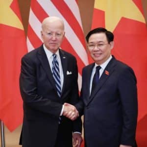 With what intention did Vietnamese top legislator Vuong Dinh Hue „slip his tongue“ at President Joe Biden?