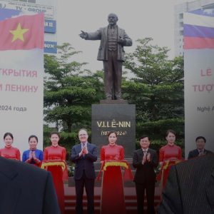 Nghệ An đã khánh thành tượng Lenin