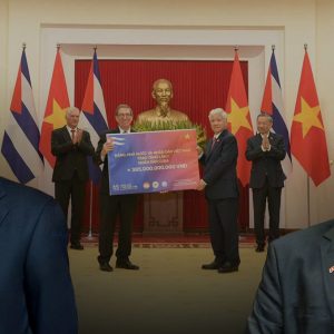 ÔNG TÔ LÂM TRỔ TÀI NGOẠI GIAO: VỪA “CHỮA CHÁY” VỪA KÊU GỌI DÂN GÓP TIỀN GIÚP CUBA