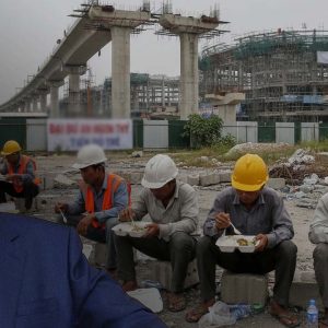 Nghịch lý Việt nam: Vì sao GDP càng tăng thì cuộc sống người dân càng đi xuống?